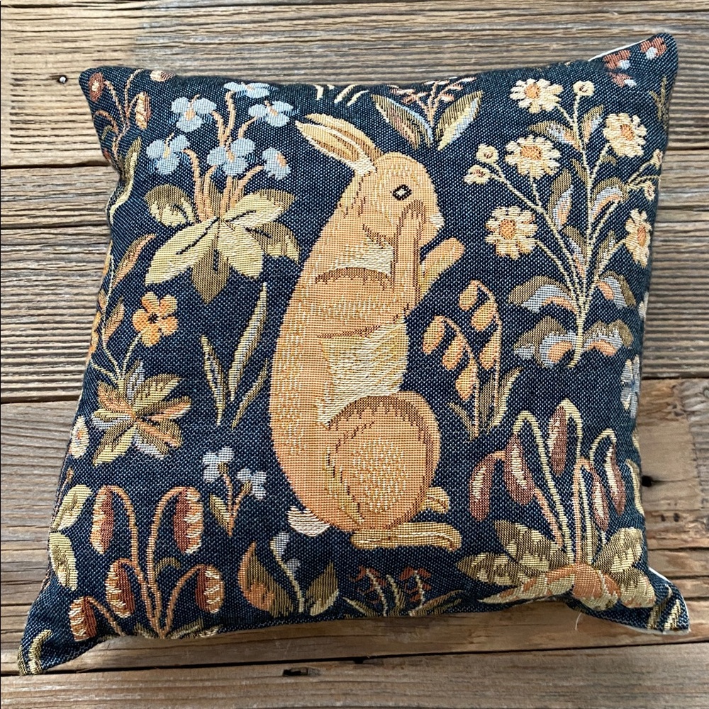 “The Lady and the Unicorn” Medieval Tapestry Art de Lys Pillows. France. - Picture 6 of 9